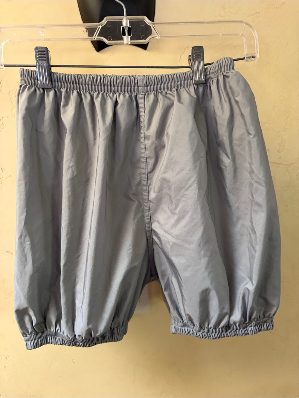 XS Women's Bullet Pointe Elastic Waist Dance Bubble Shorts in Light Gray